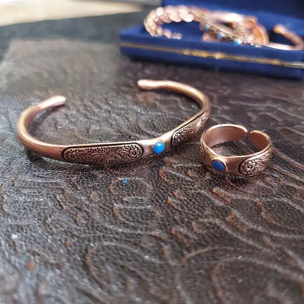 Bow-Shaped Copper Half-Set