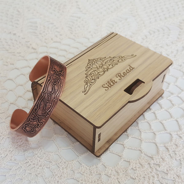 سوار ديني من النحاس مكتوب عليه "يا أبا عبد الله الحسين"