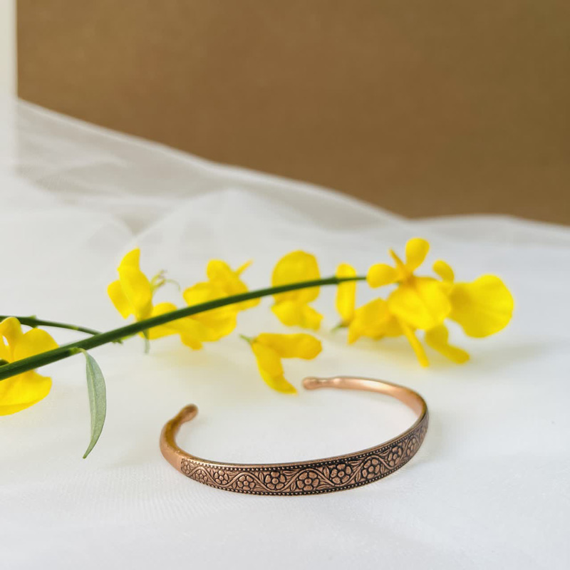 سوار نحاسي عتيق مزين بالزهور للجنسين
