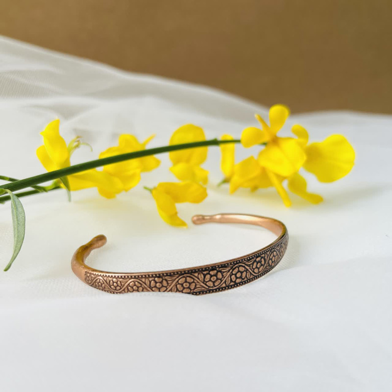سوار نحاسي عتيق مزين بالزهور للجنسين