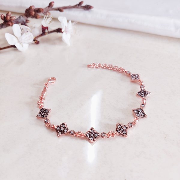 Shinny Women’s Elegant Diamond Shaped Copper Bracelet – Symbol of Luck & Fortune