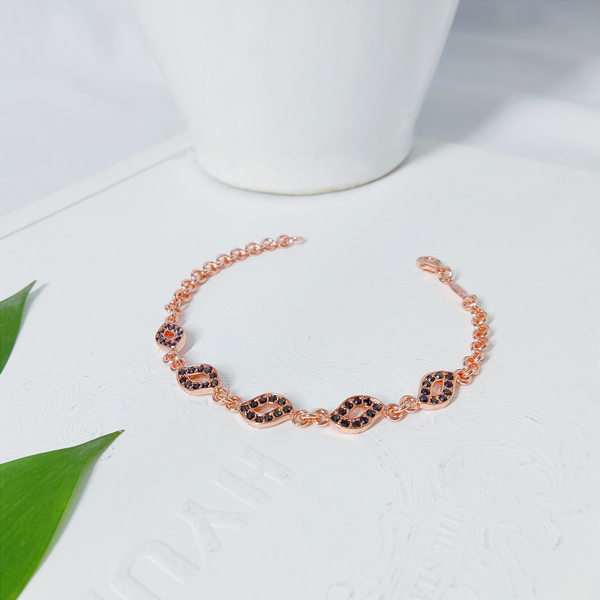 Mystic Eyes Black Stone Copper Chain Bracelet for Elegant Style